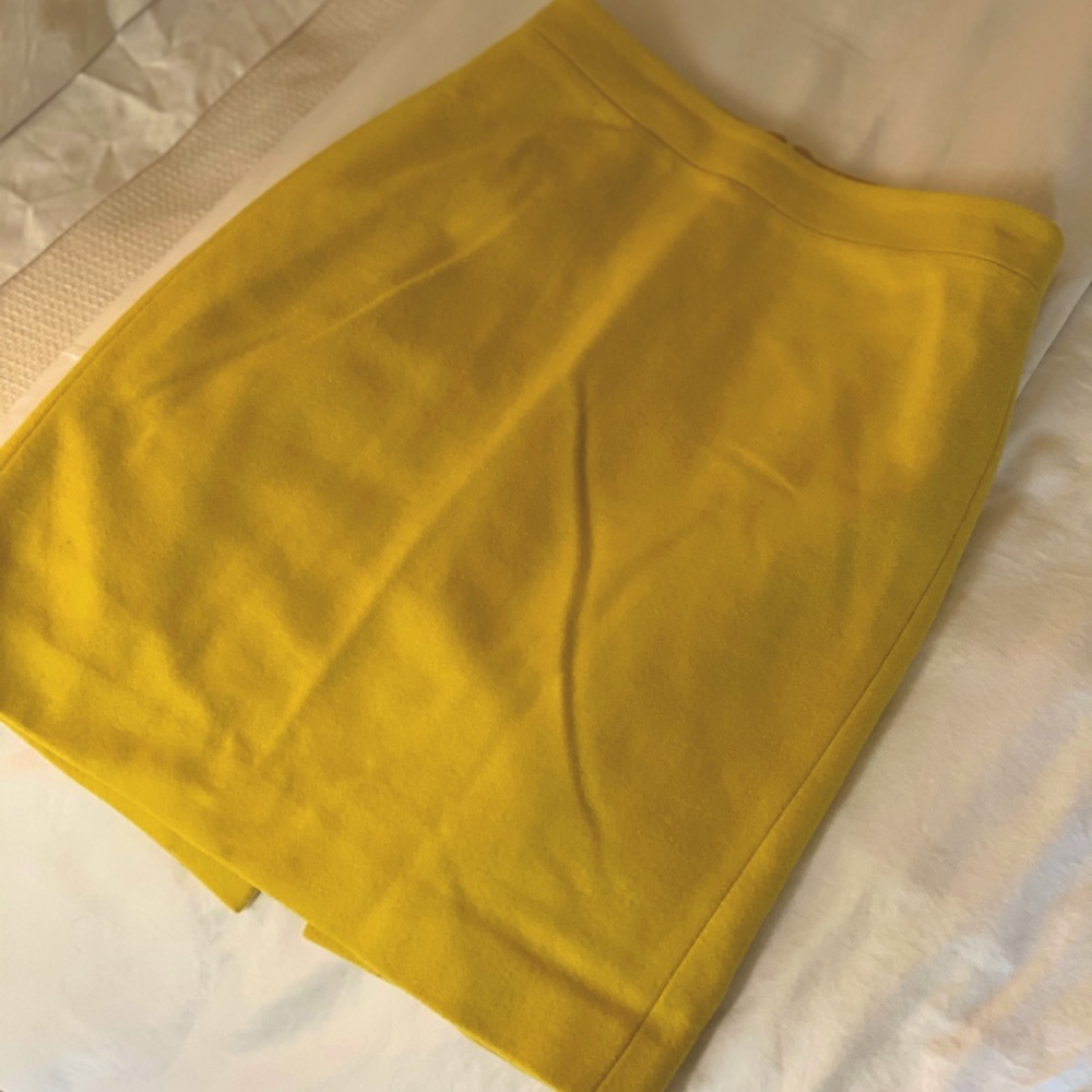 A wool pencil skirt from J.Crew - Yellowish Gold - size 00